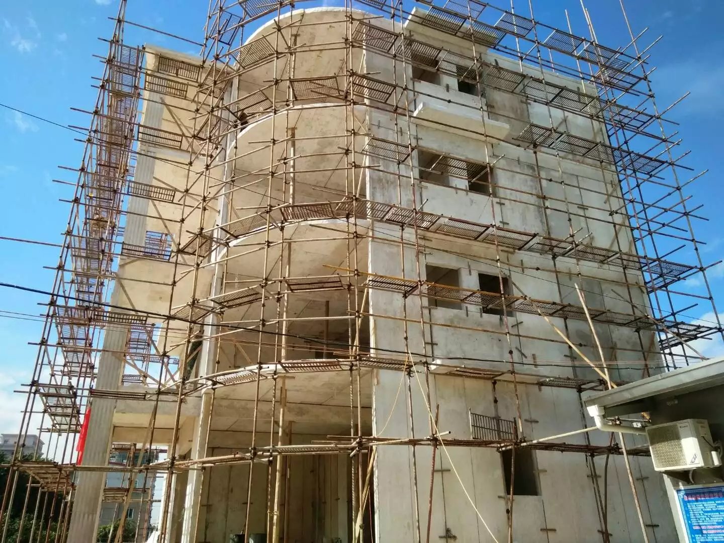 新浦星河绿色环保装配式建材在福建修建的五层别墅建筑